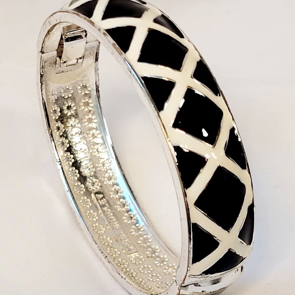 Elegant Black and White Vera Bradley Bracelet